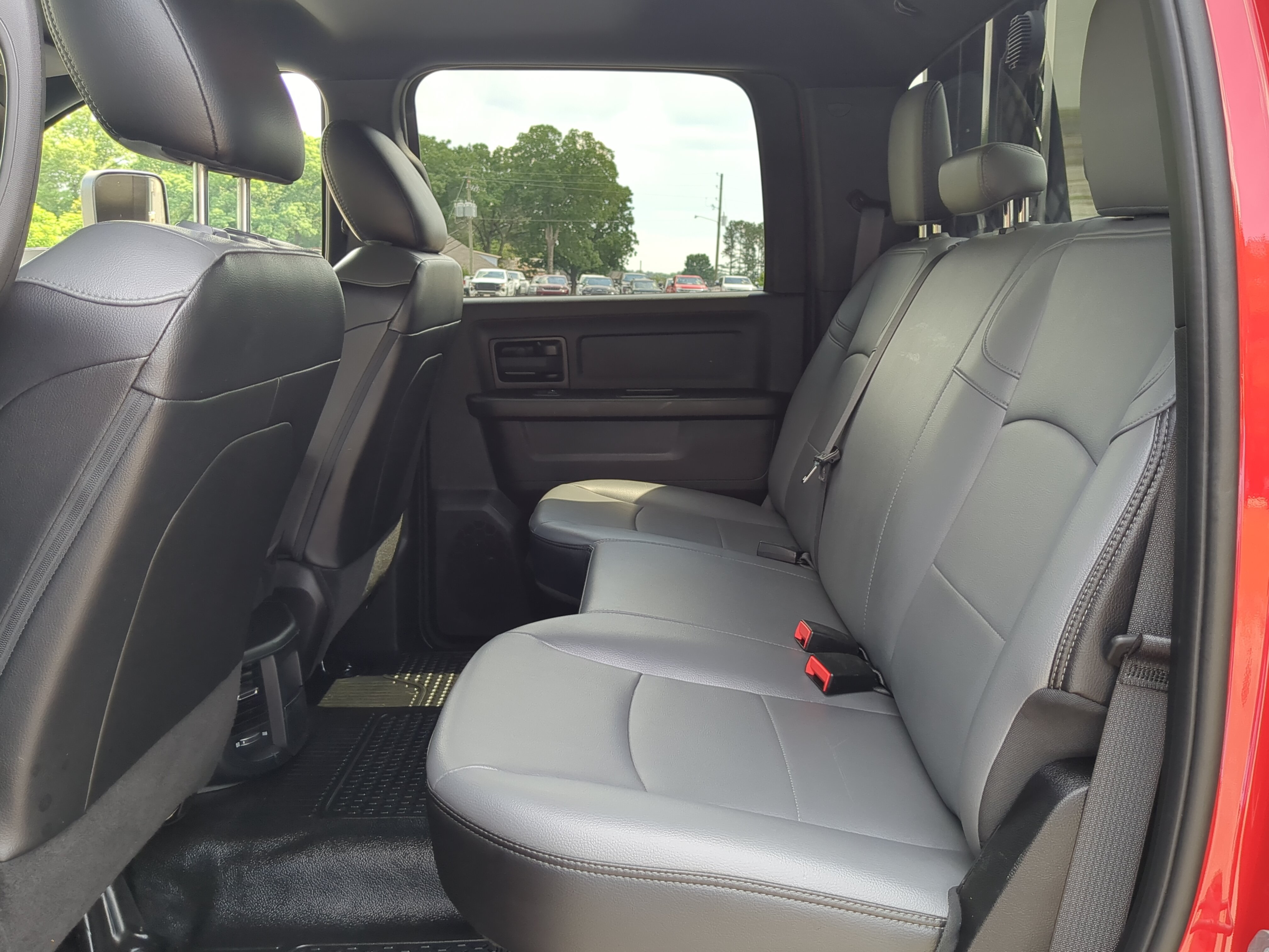 Used 2022 RAM 5500 Tradesman w/ Chrome Appearance Group RWD image 12