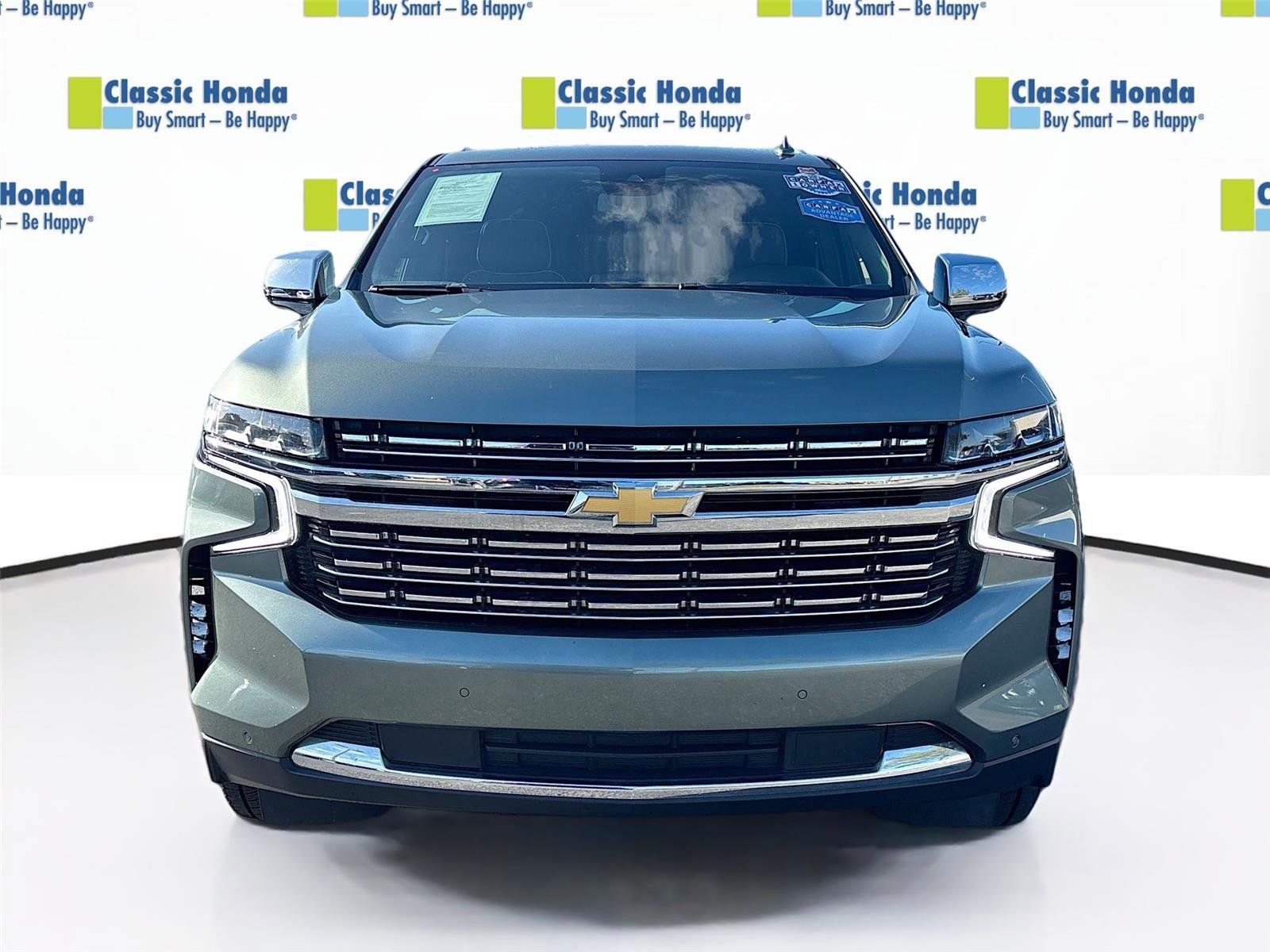 Used 2023 Chevrolet Suburban Premier image 2