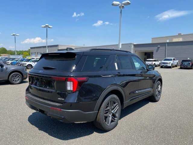 New 2026 Ford Explorer ST-Line w/ ST-Line Street Pack AWD/4WD image 12