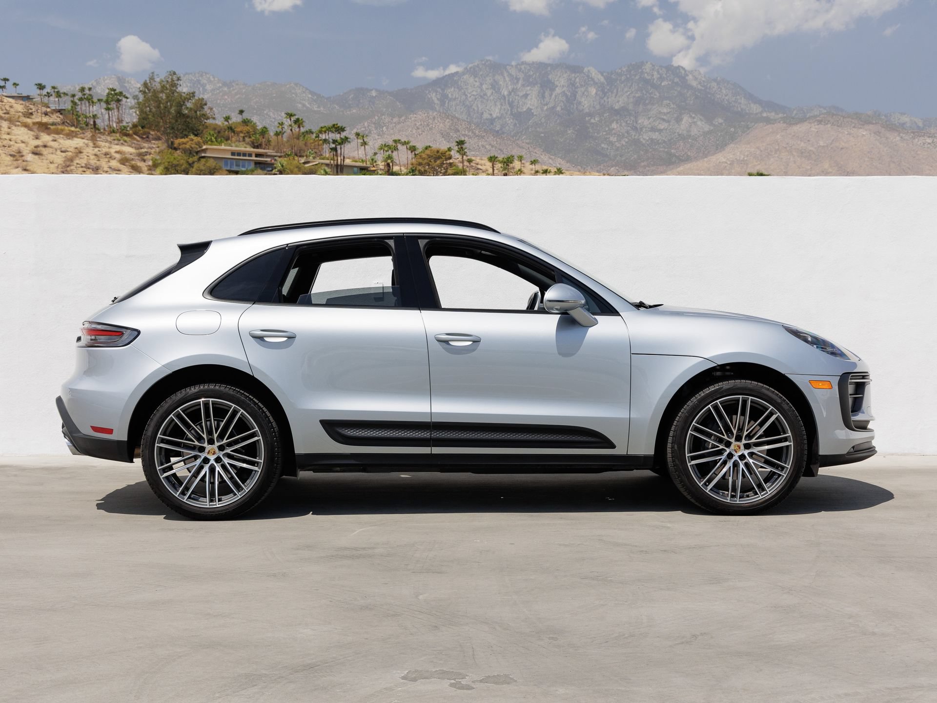 Certified 2026 Porsche Macan AWD/4WD image 8