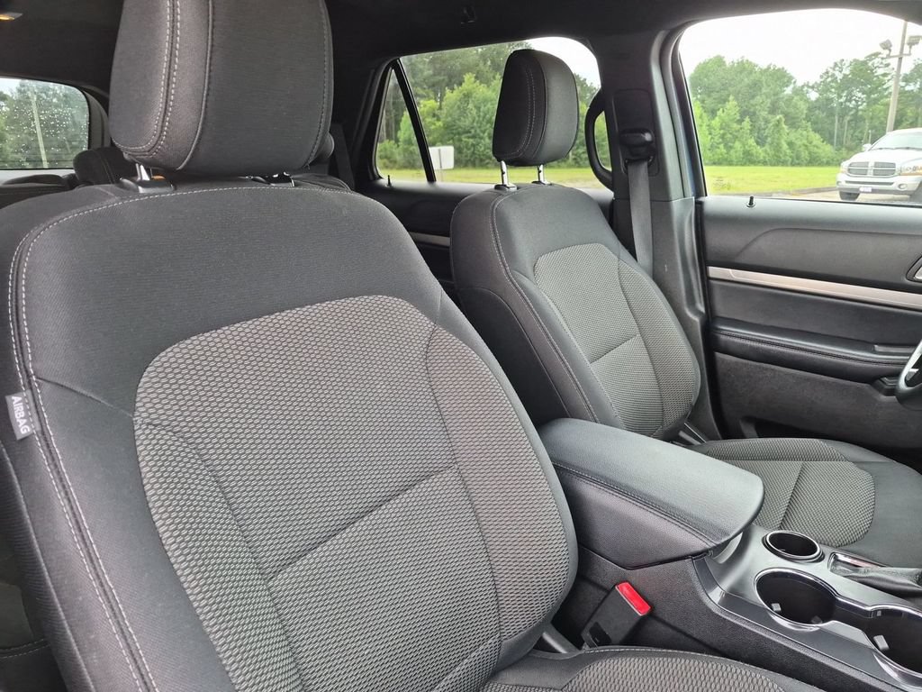 Used 2018 Ford Explorer XLT FWD image 35