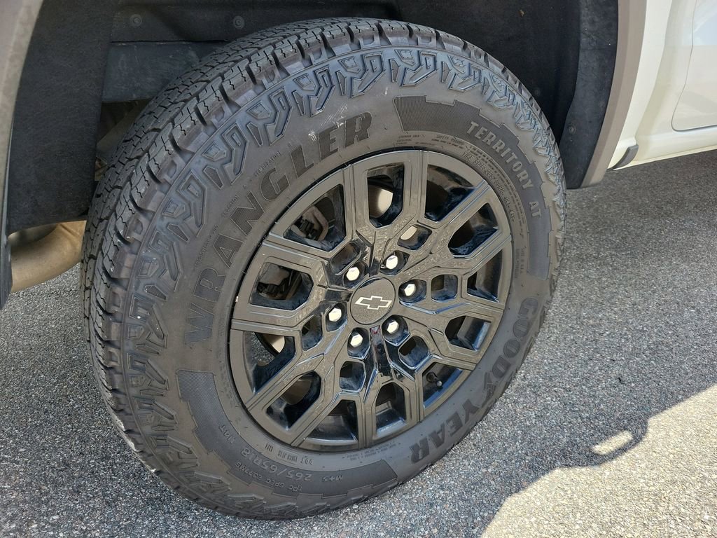 Used 2023 Chevrolet Colorado Trail Boss w/ Technology Package AWD/4WD image 6