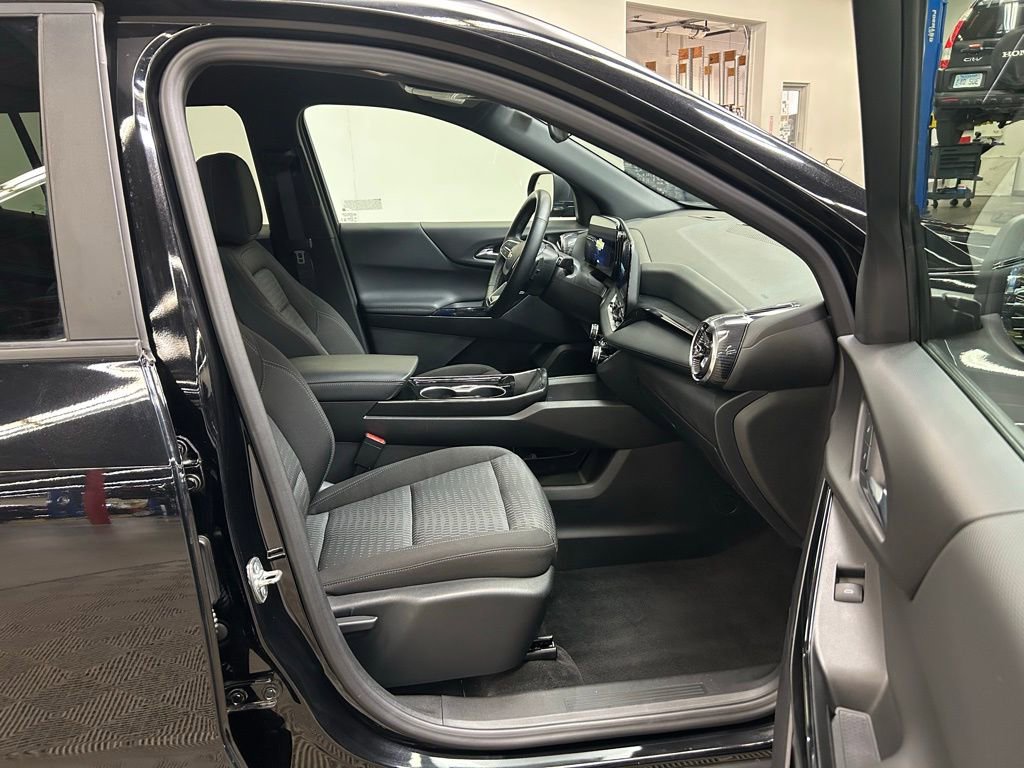 Used 2025 Chevrolet Equinox LT AWD/4WD image 11