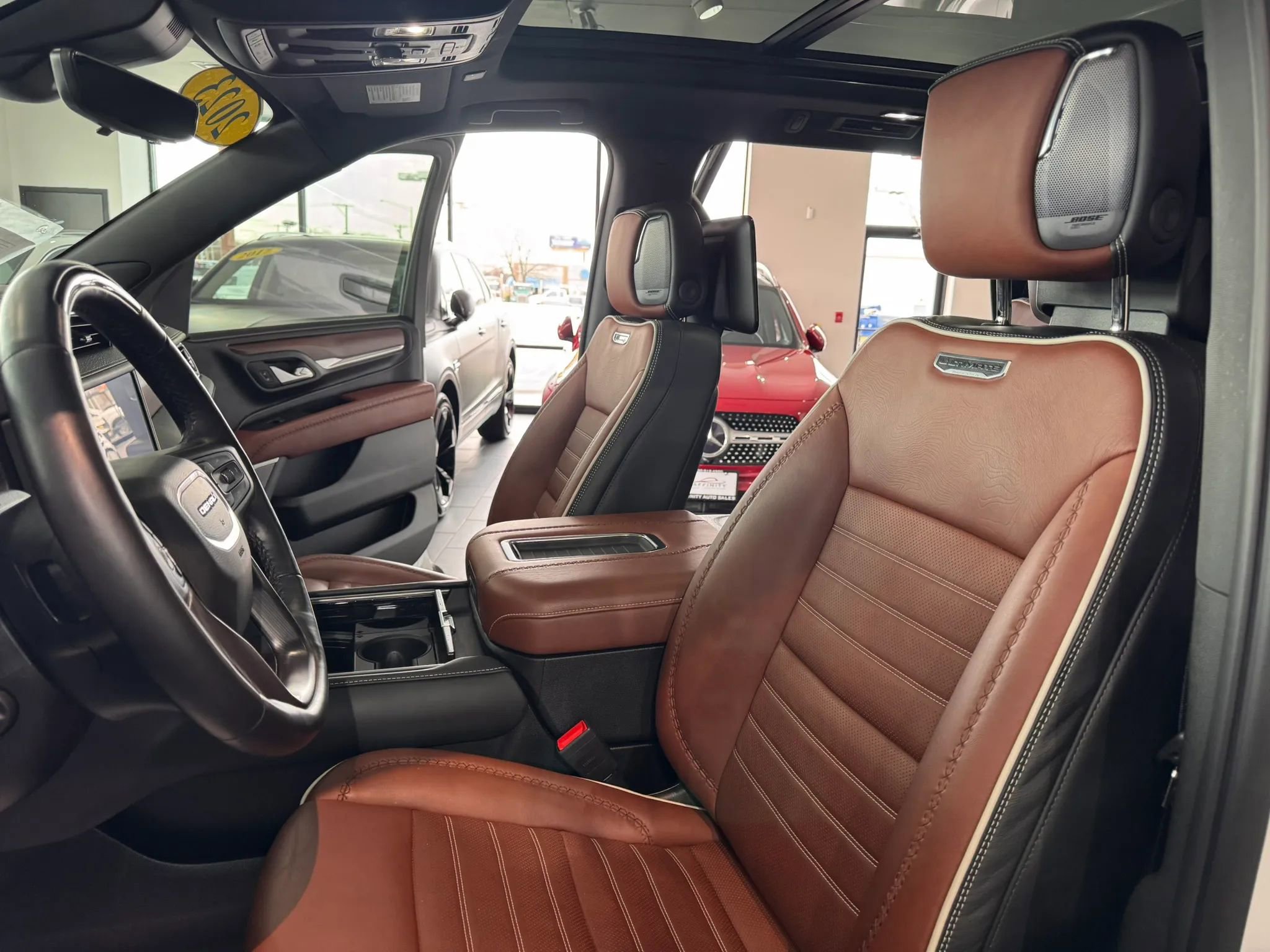 Used 2023 GMC Yukon Denali Ultimate AWD/4WD image 10