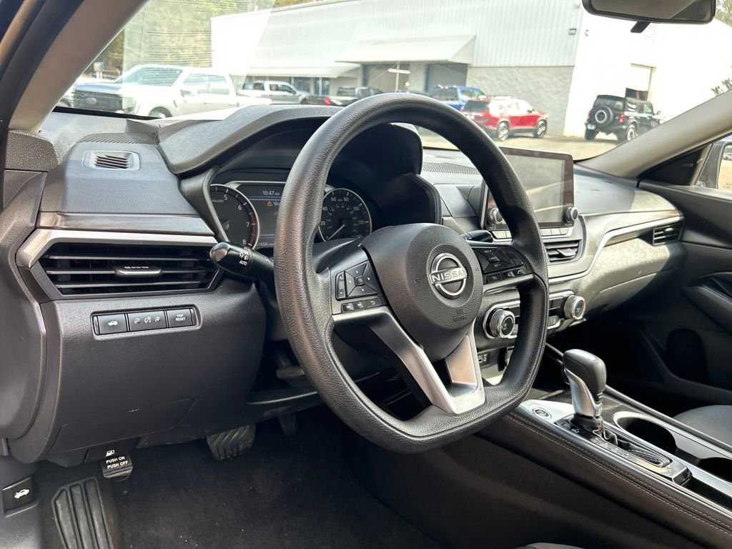 Used 2023 Nissan Altima 2.5 SV image 9
