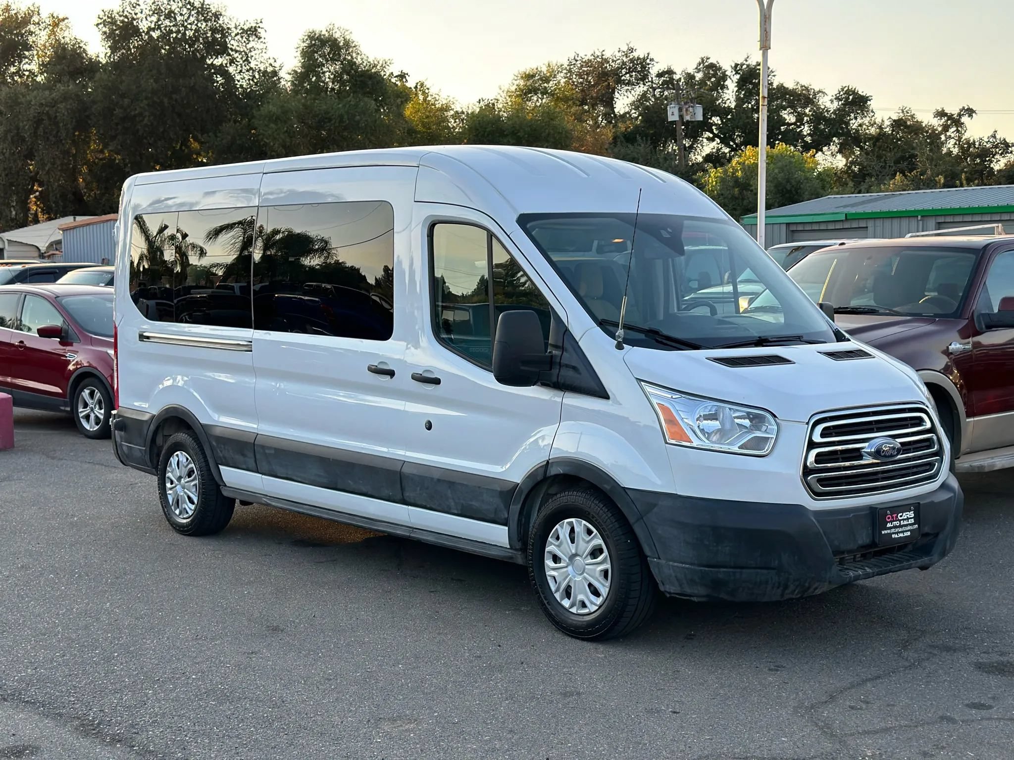 Used 2019 Ford Transit 350 XLT RWD image 2