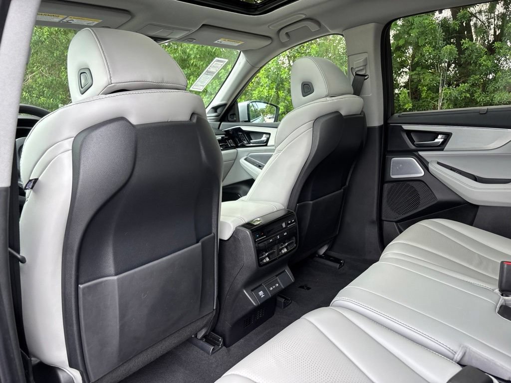 Used 2025 Acura MDX w/ Technology Package FWD image 22