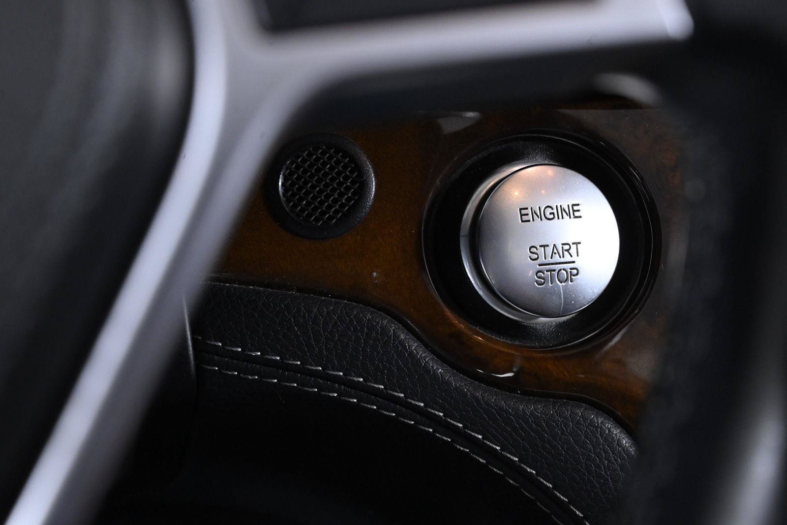 Used 2013 Mercedes-Benz SL 550 image 31