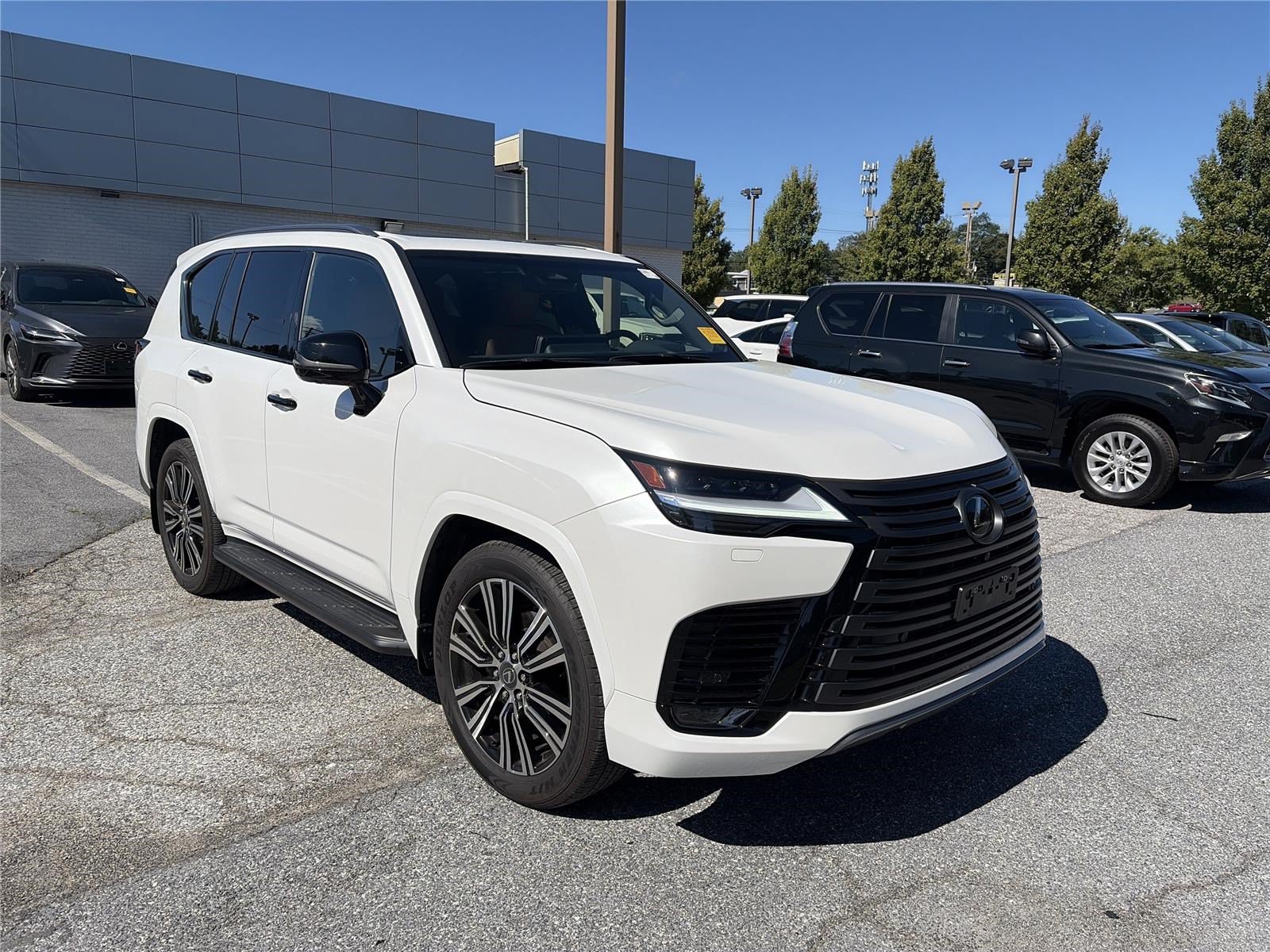 Used 2025 Lexus LX 600 4WD w/ Appearance Package image 7