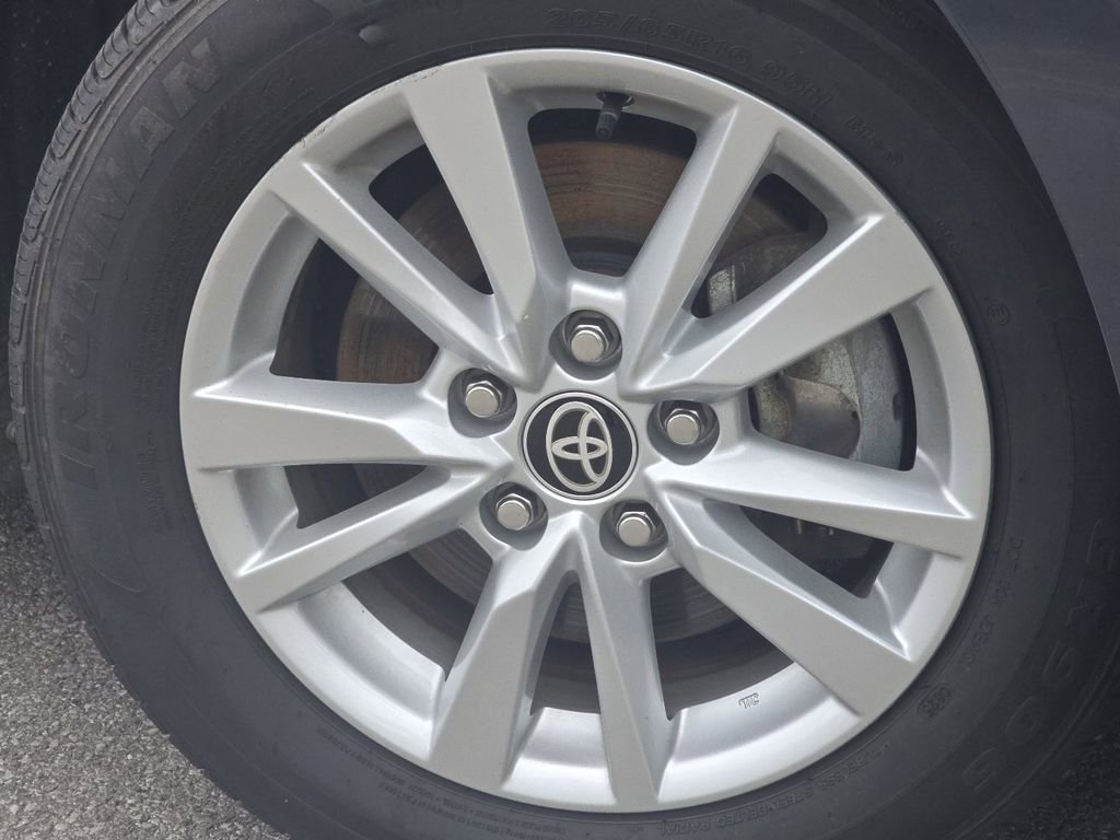 Used 2025 Toyota Camry LE FWD image 8