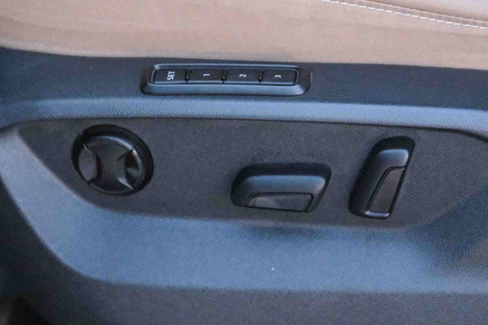 Used 2020 Volkswagen Atlas Cross Sport SEL FWD image 24