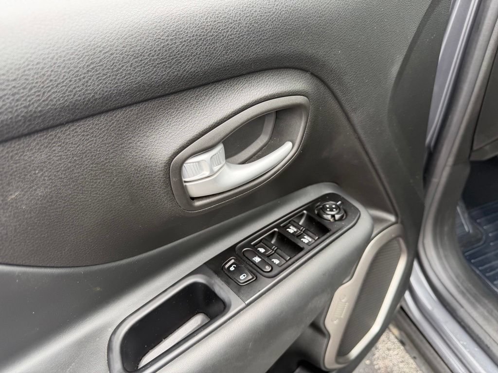 Used 2023 Jeep Renegade Limited w/ Sun/Sound Group AWD/4WD image 22