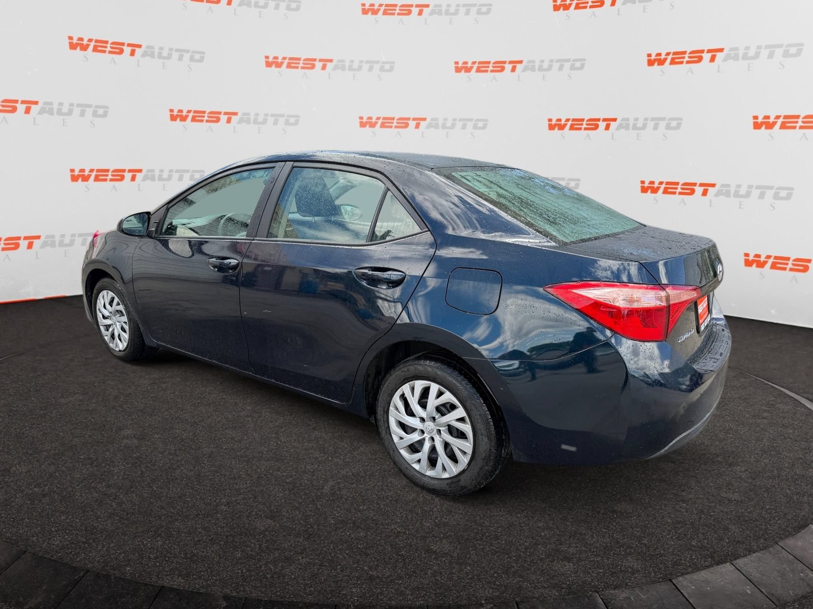Used 2019 Toyota Corolla LE FWD image 3