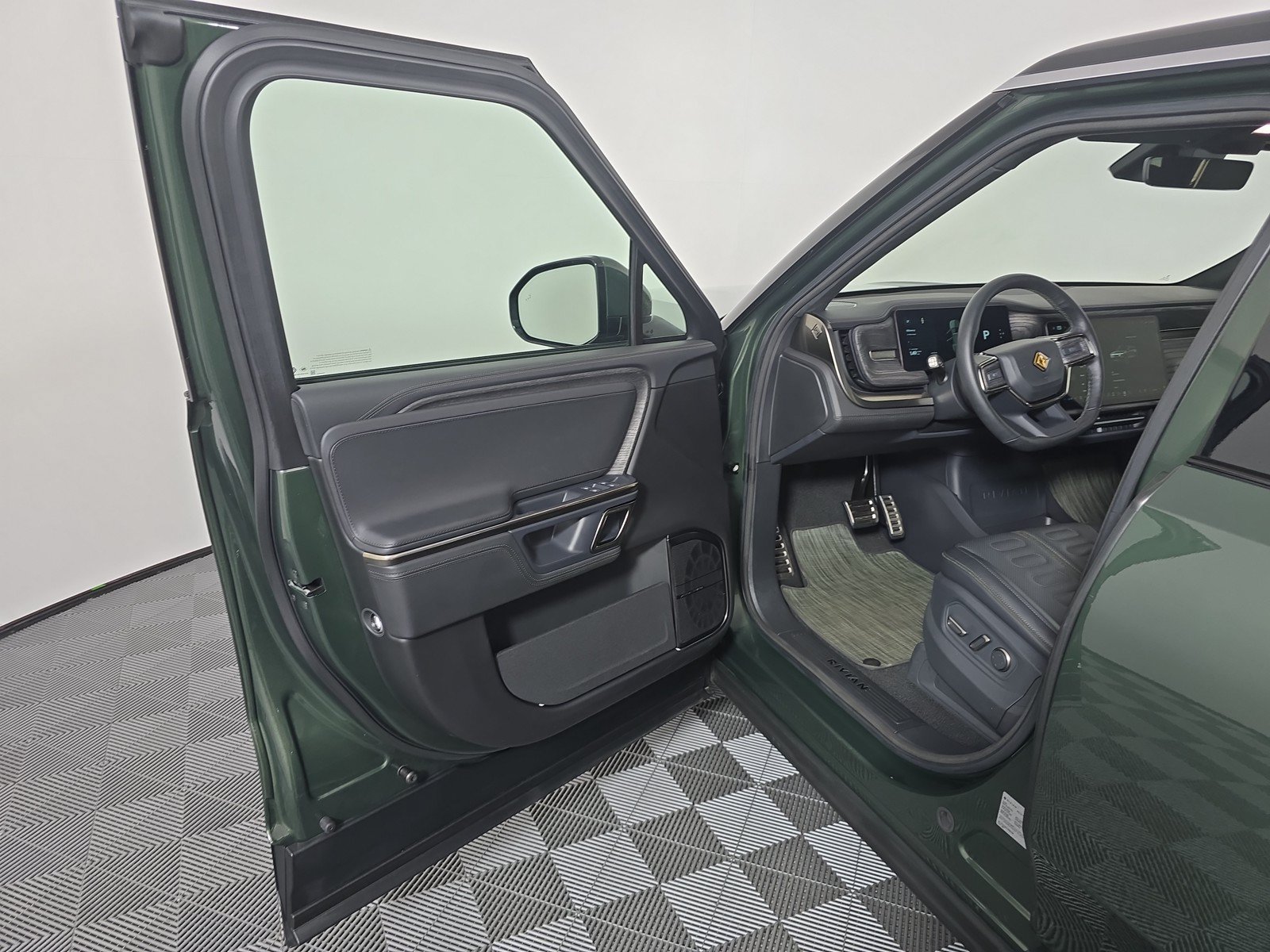 Used 2022 Rivian R1S Launch Edition AWD/4WD image 16