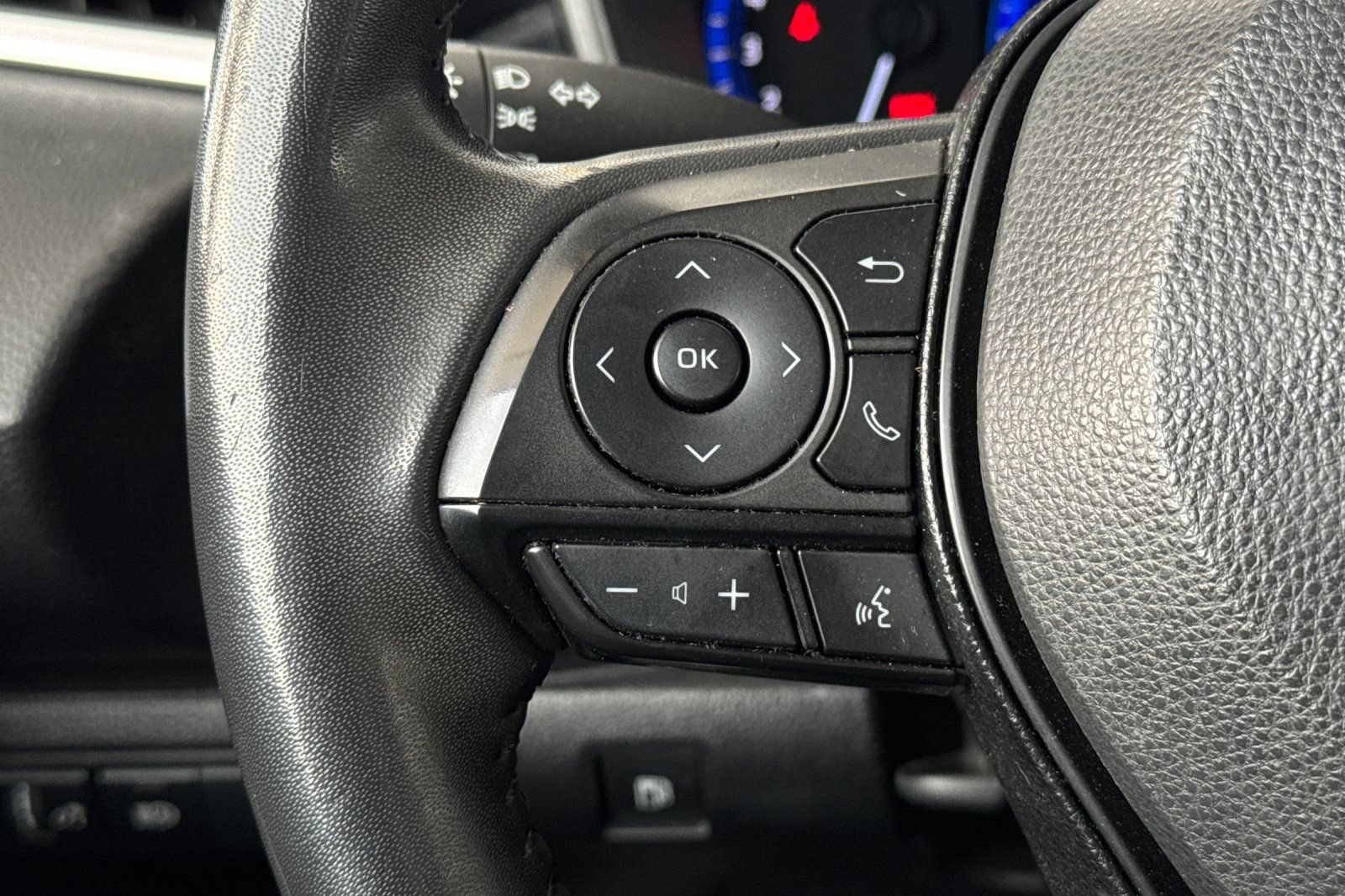 Used 2022 Toyota Corolla LE FWD image 24