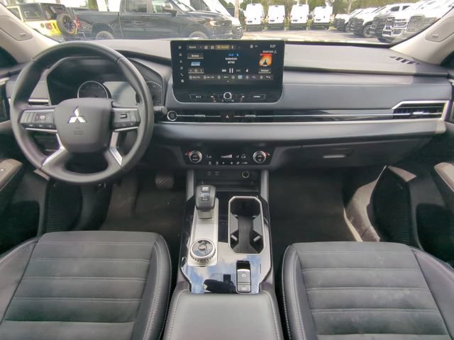 Used 2025 Mitsubishi Outlander SE FWD image 18