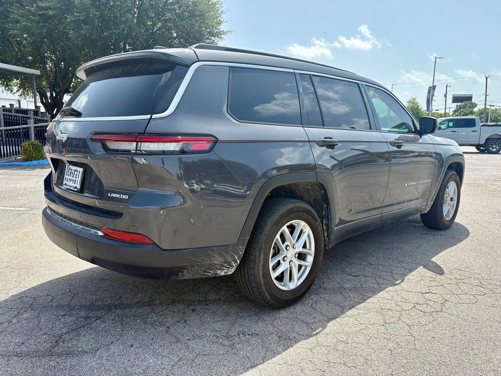 Used 2024 Jeep Grand Cherokee L Laredo RWD image 5