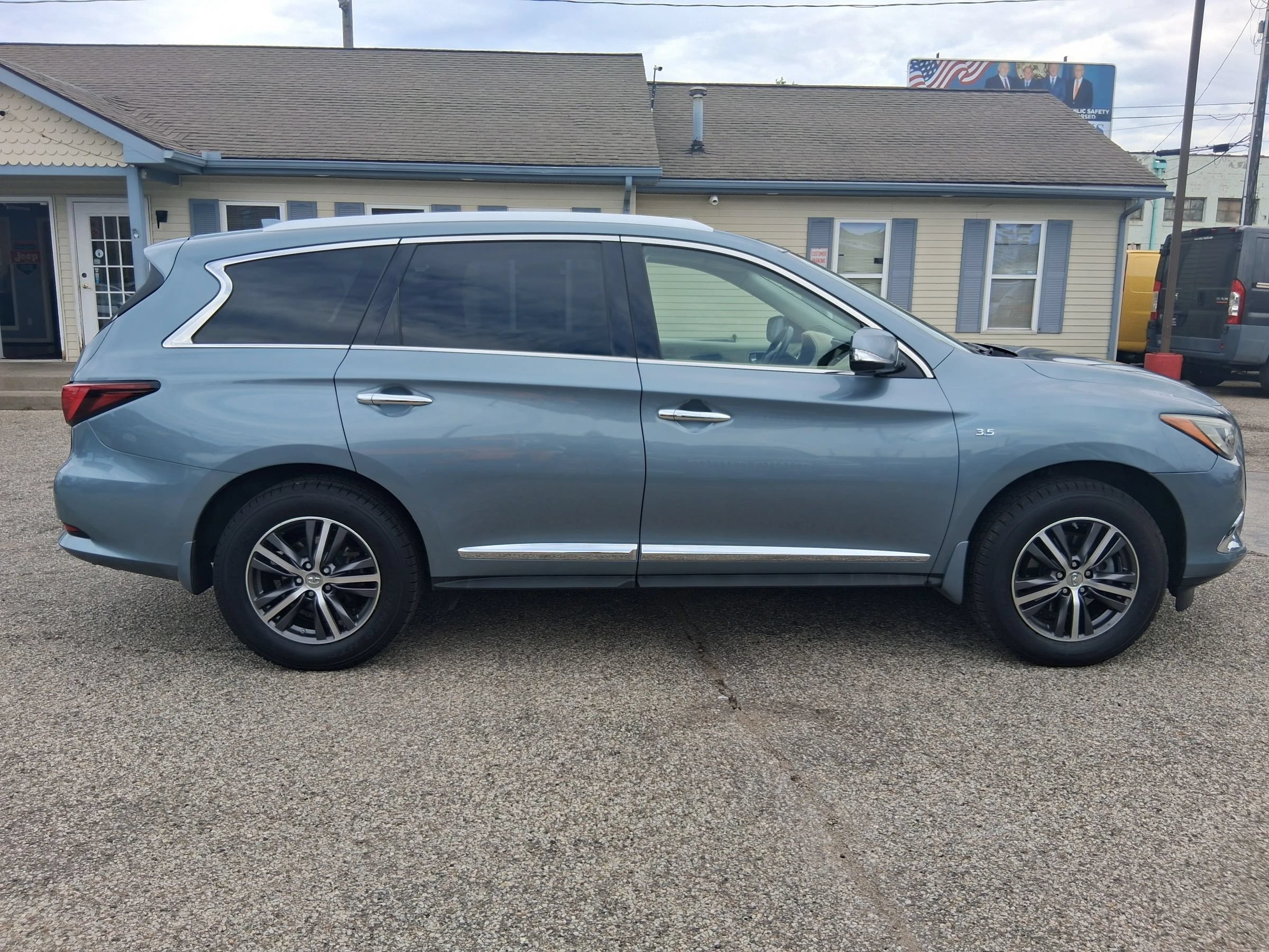 Used 2018 INFINITI QX60 Luxe w/ Premium Plus Package AWD/4WD image 7