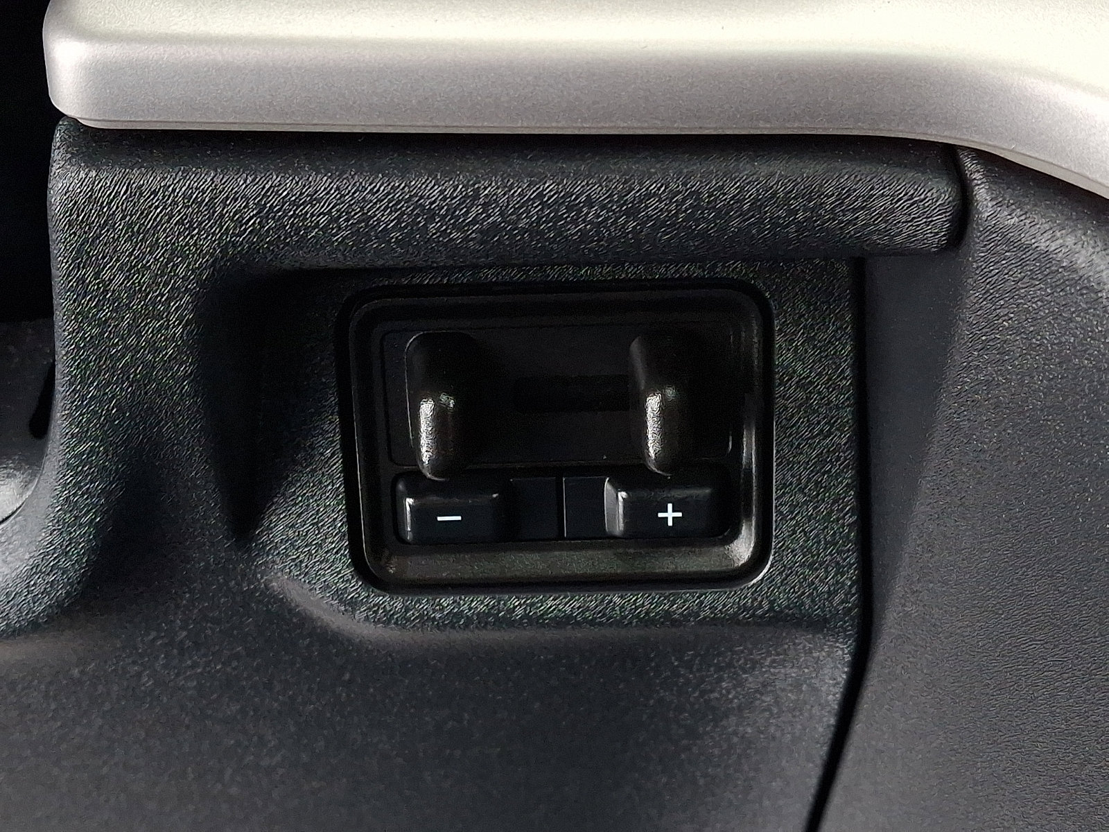 Used 2025 Ford Expedition Active image 26