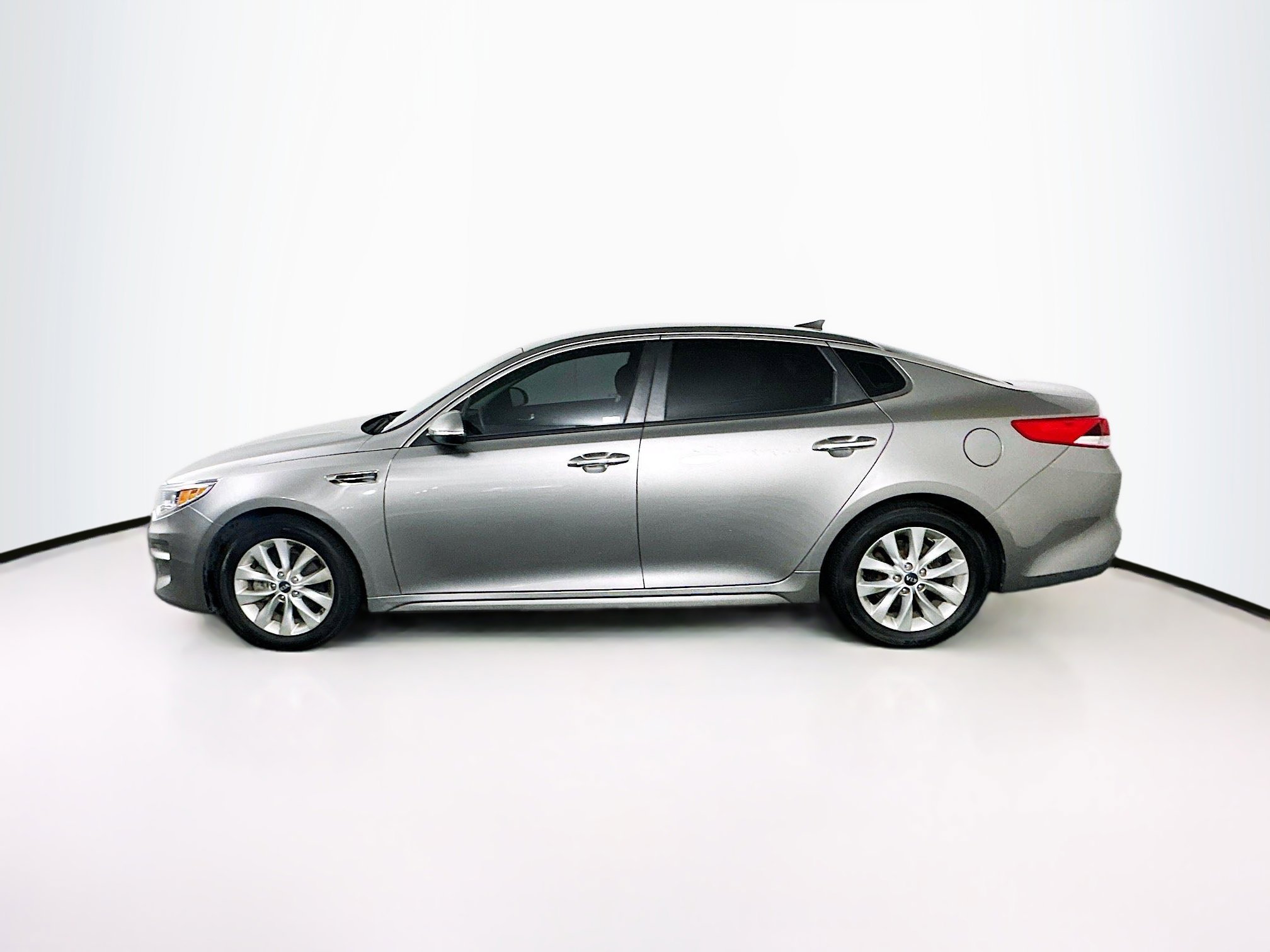 Used 2017 Kia Optima LX w/ Option Group 014 image 4