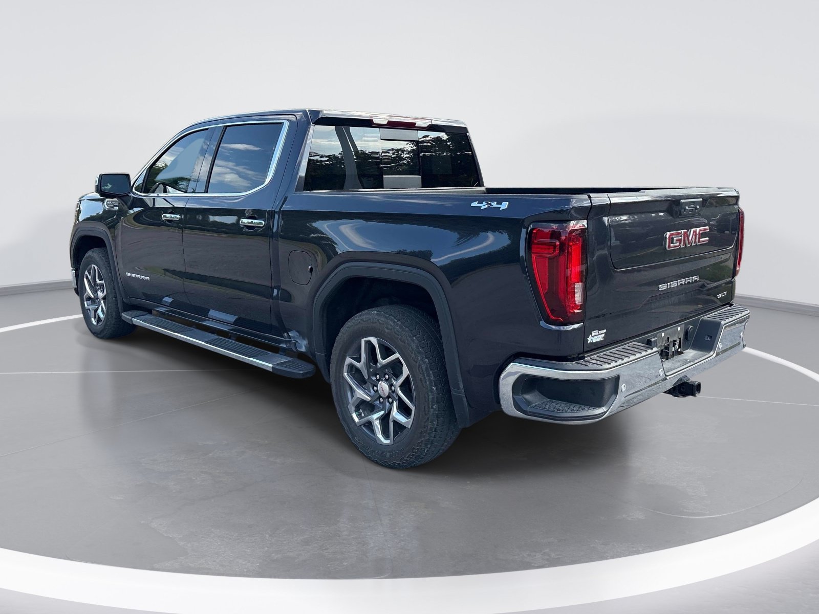 Used 2024 GMC Sierra 1500 SLT w/ SLT Premium Plus Package AWD/4WD image 6