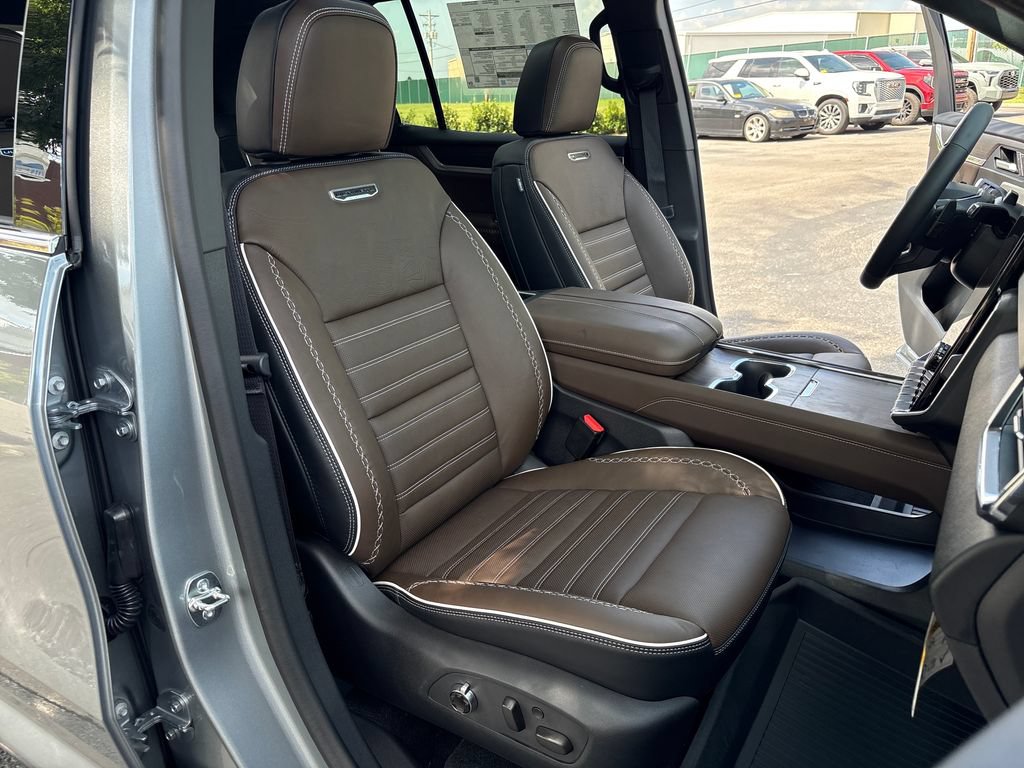 New 2026 GMC Acadia Denali Ultimate w/ LPO, Floor Liner Package AWD/4WD image 53
