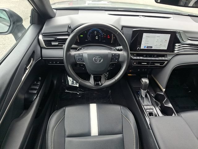 Used 2025 Toyota Camry SE FWD image 11