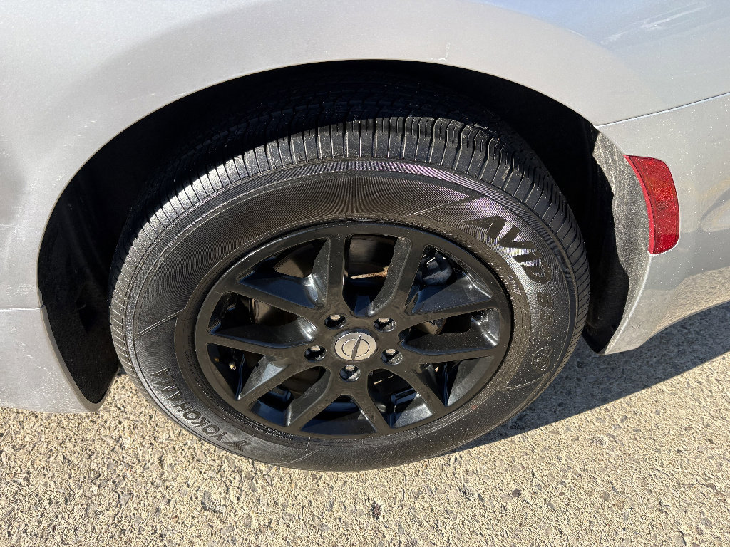 Used 2024 Chrysler Pacifica Touring-L image 10