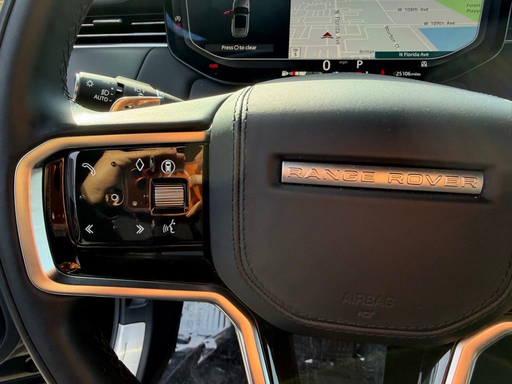 Used 2025 Land Rover Range Rover Sport SE image 18