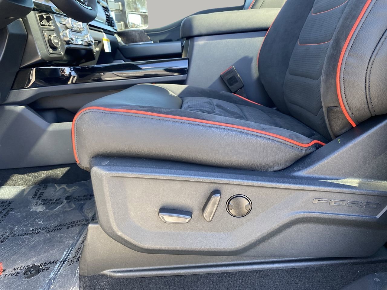 New 2026 Ford F250 Lariat w/ Black Appearance Package image 18