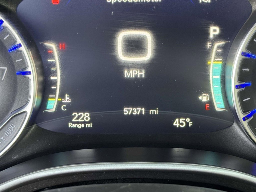 Used 2024 Chrysler Pacifica Touring-L image 12