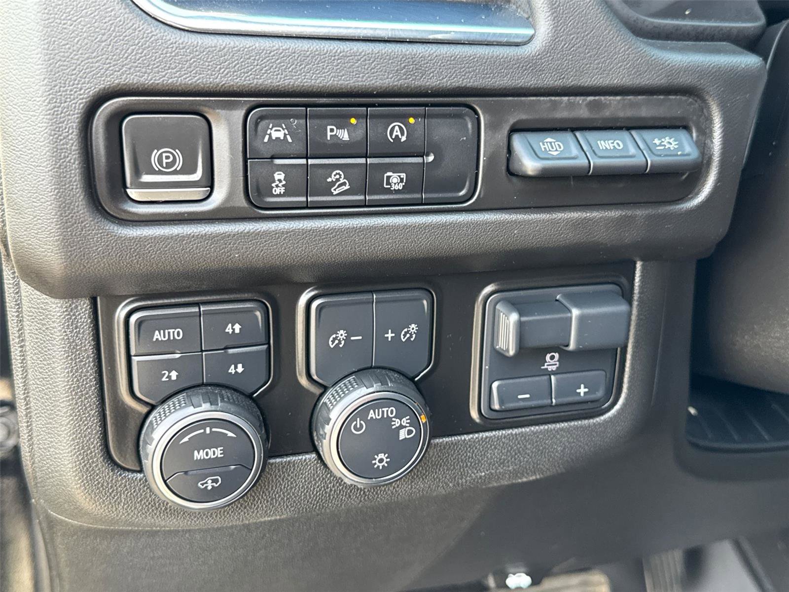 Used 2023 Chevrolet Tahoe High Country AWD/4WD image 27