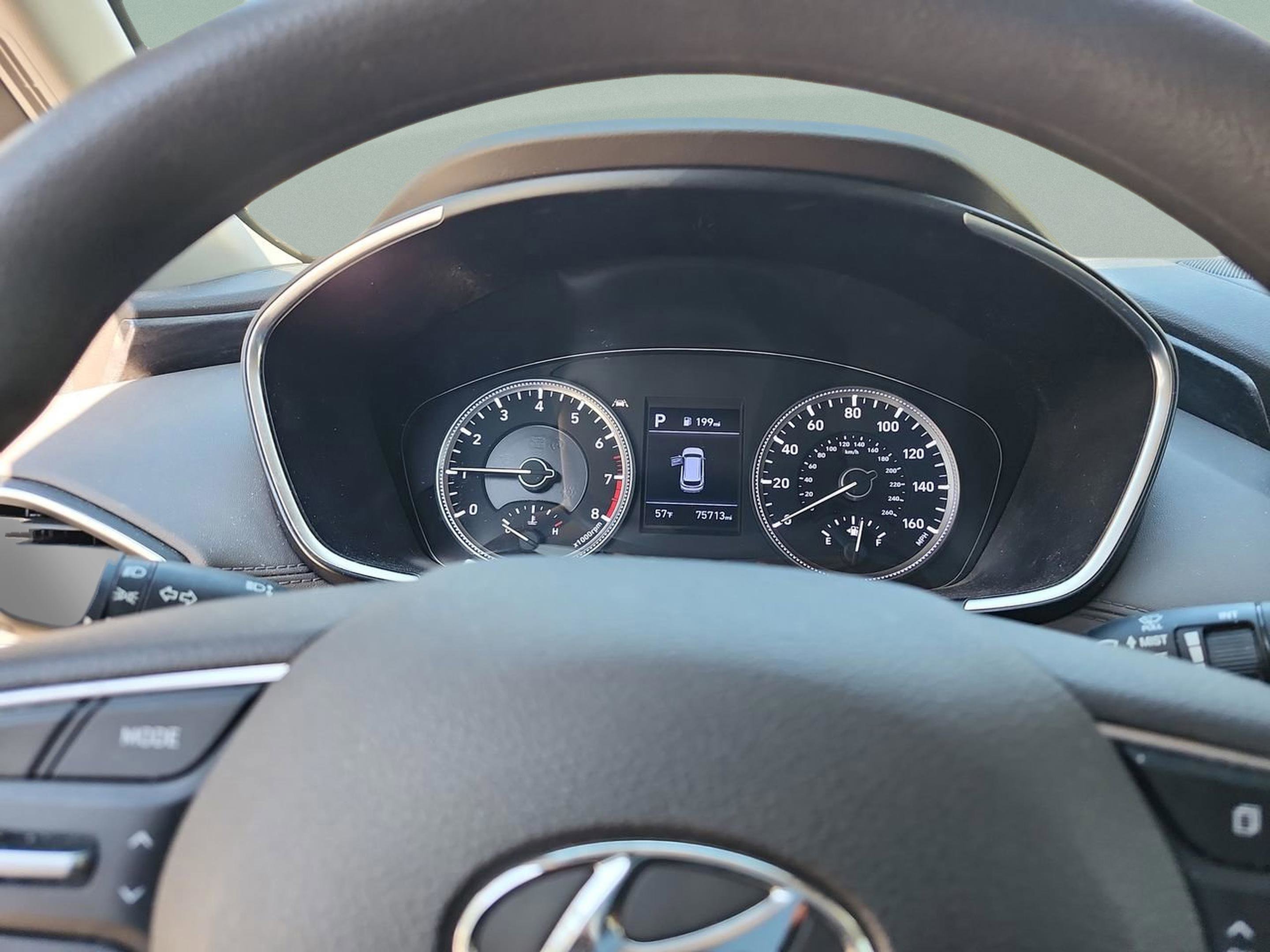 Used 2019 Hyundai Santa Fe SE image 9