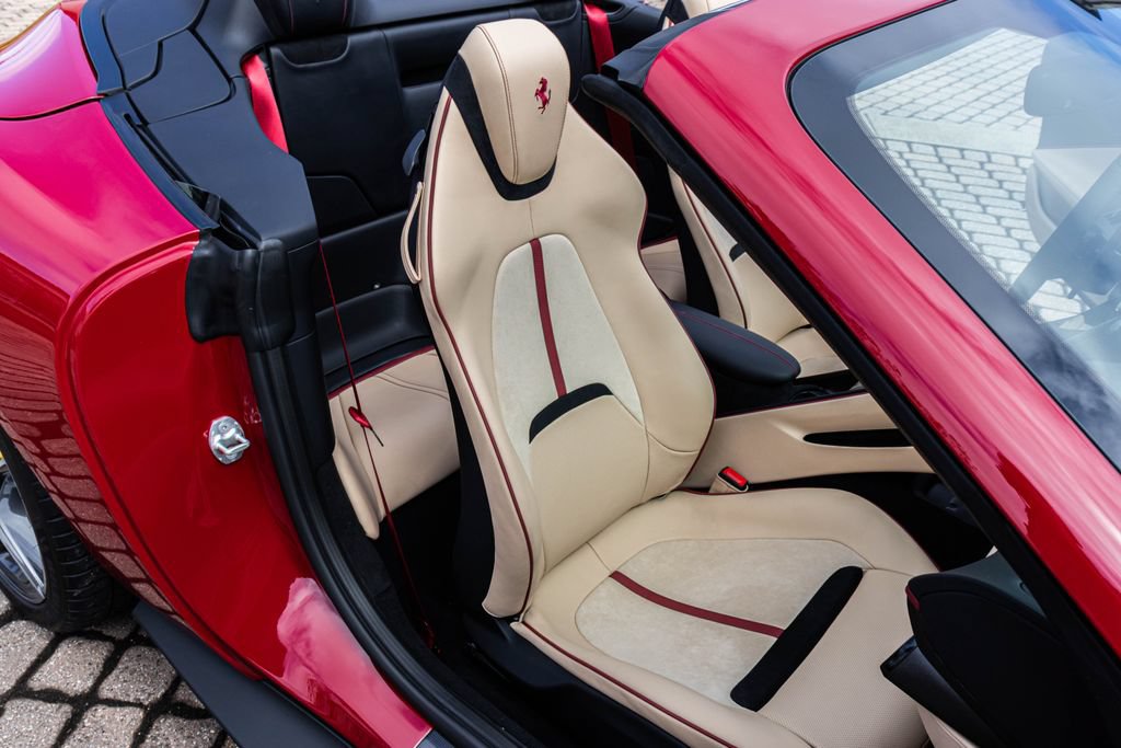 Certified 2025 Ferrari Roma Spider RWD image 52