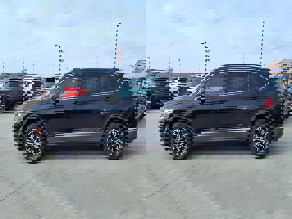 Used 2021 Volkswagen Tiguan SE image 2