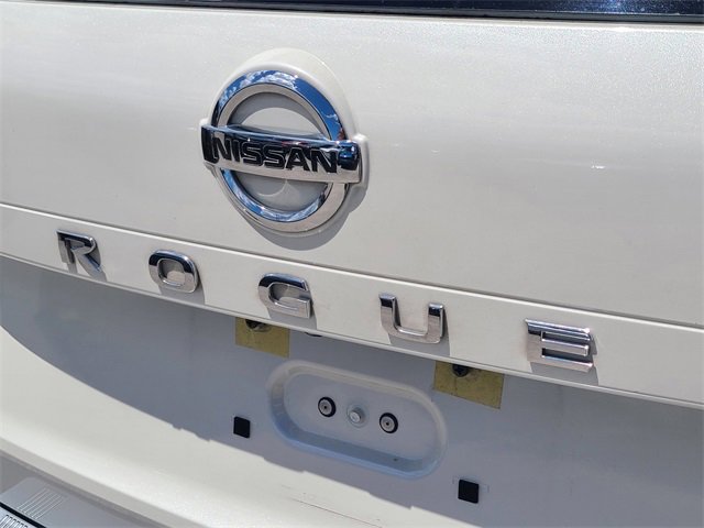 Used 2021 Nissan Rogue Platinum image 9