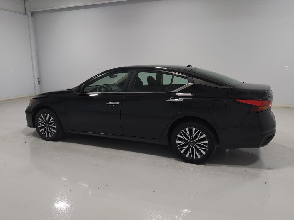 Used 2025 Nissan Altima 2.5 SV AWD/4WD image 3