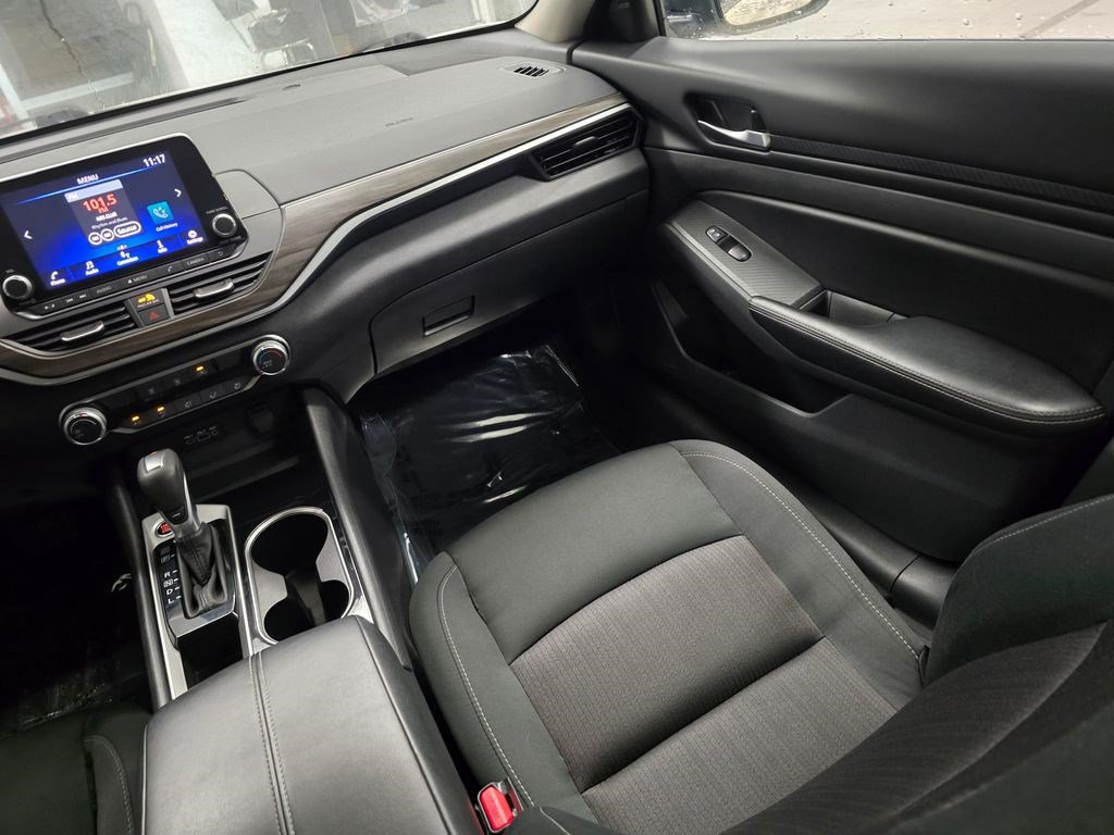 Used 2024 Nissan Altima 2.5 SV FWD image 33