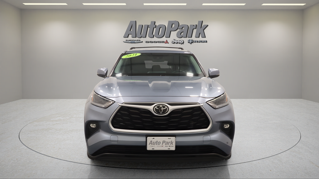 Used 2021 Toyota Highlander LE FWD image 4
