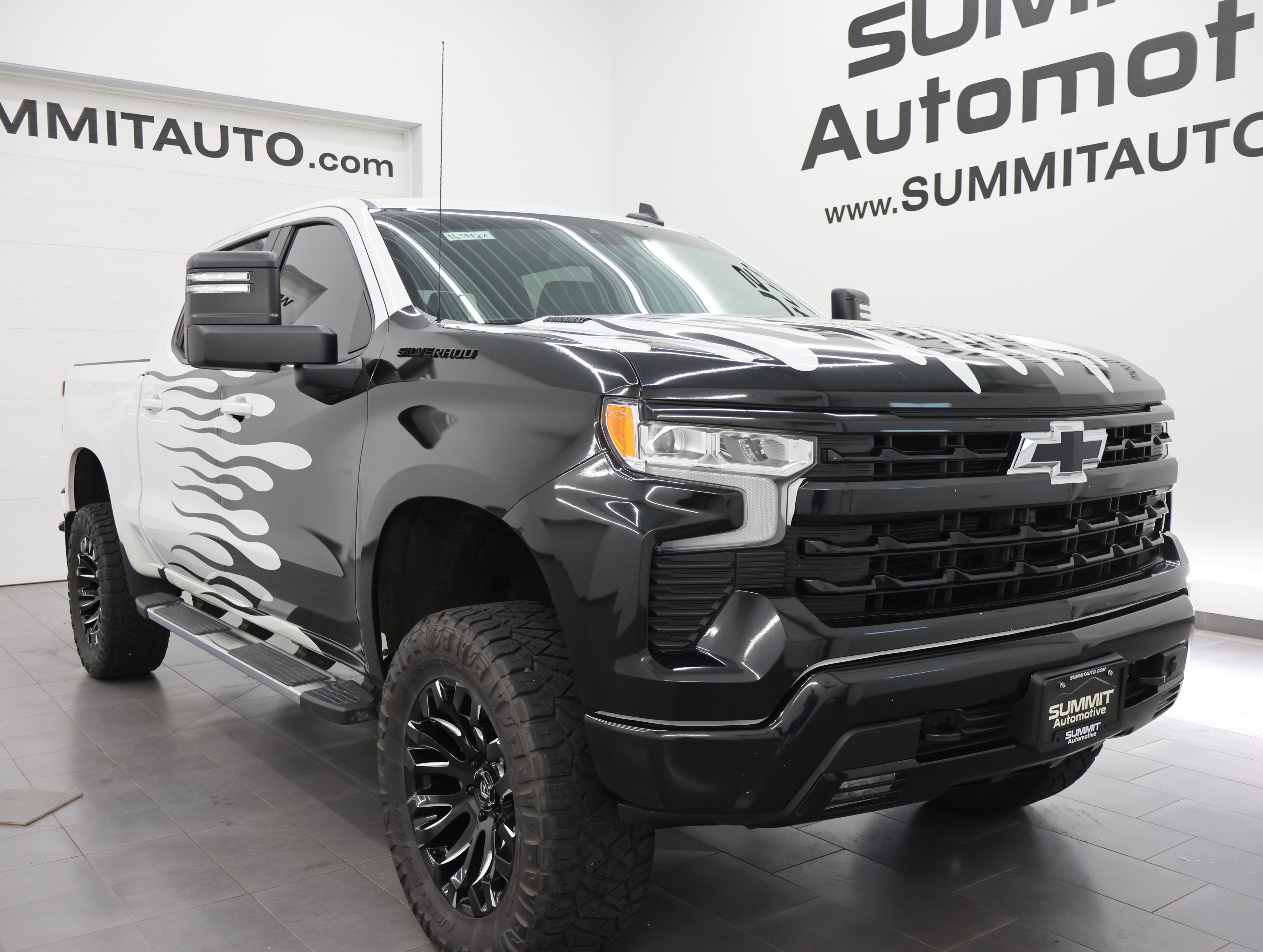 Used 2022 Chevrolet Silverado 1500 RST w/ True North Edition Plus AWD/4WD image 2