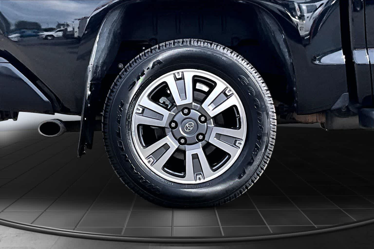 Used 2019 Toyota Tundra Platinum AWD/4WD image 36