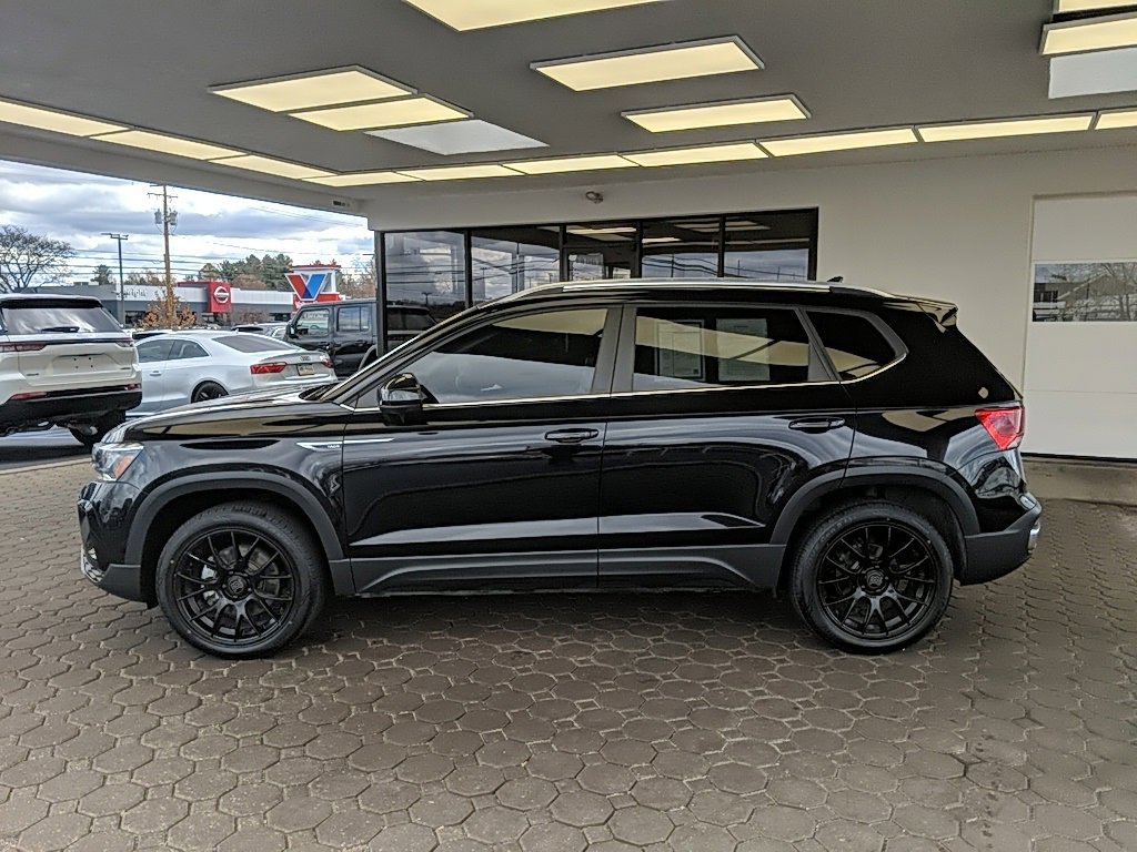 Used 2022 Volkswagen Taos SE w/ Panoramic Sunroof Package image 8