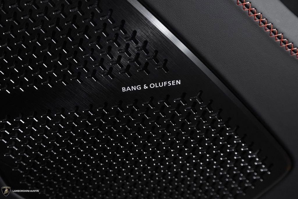 Used 2025 Lamborghini Urus SE image 48