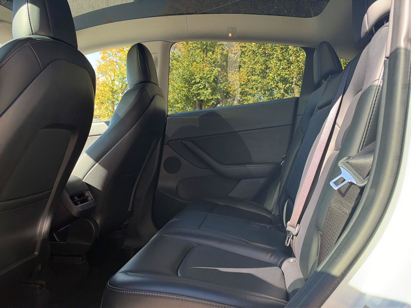 Used 2021 Tesla Model Y Long Range AWD/4WD image 19