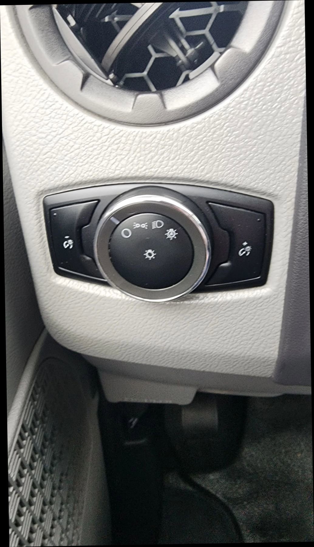 Used 2024 Ford E-350 and Econoline 350 Super Duty w/ Power Windows & Locks Group image 41