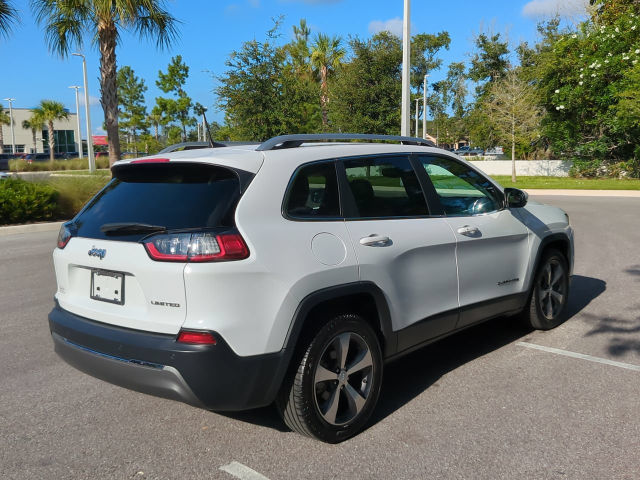 Used 2020 Jeep Cherokee Limited FWD image 7