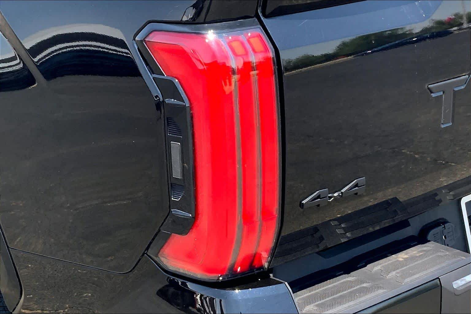 Used 2024 Toyota Tundra Platinum AWD/4WD image 29