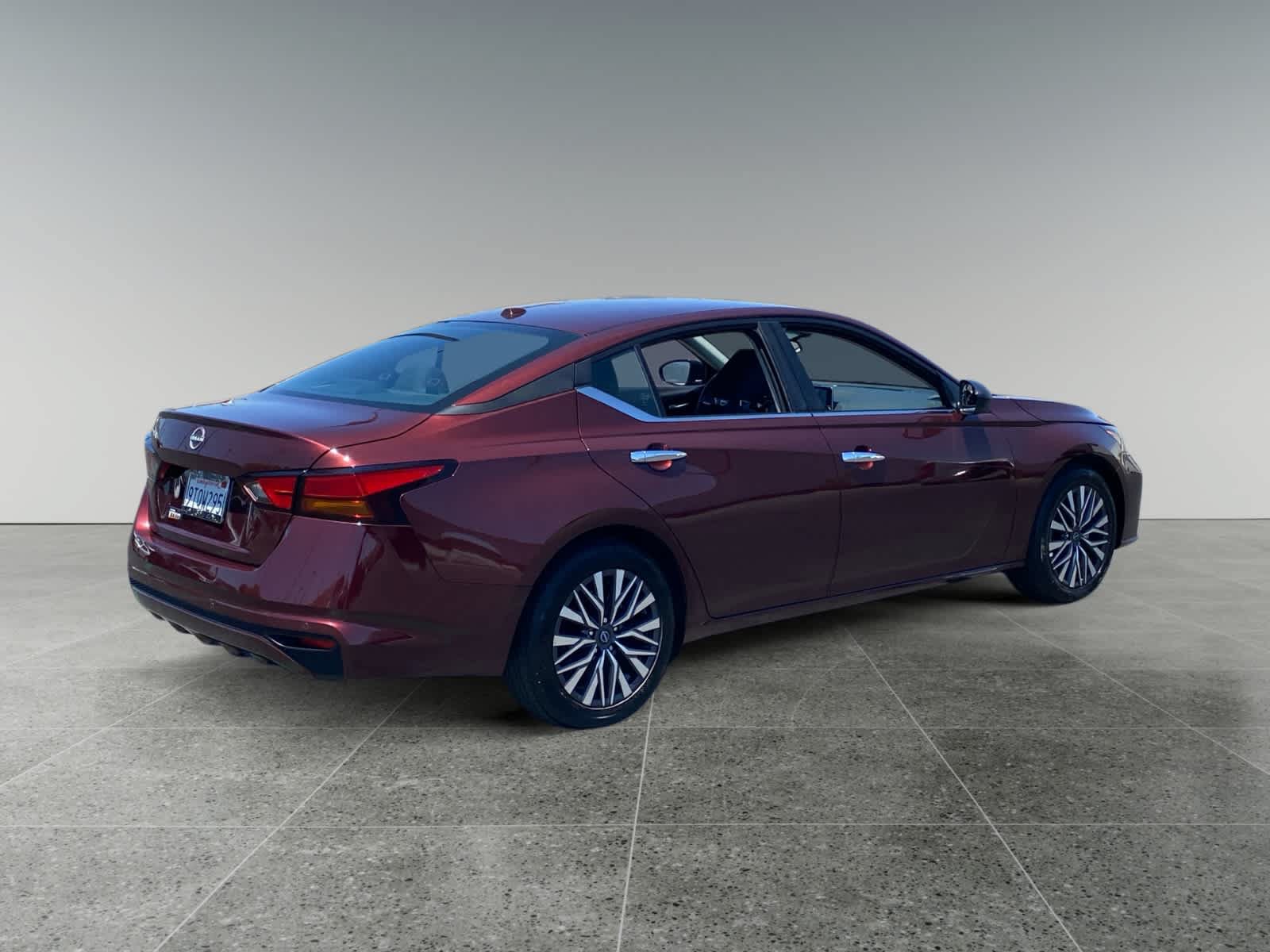 Used 2025 Nissan Altima 2.5 SV FWD image 5