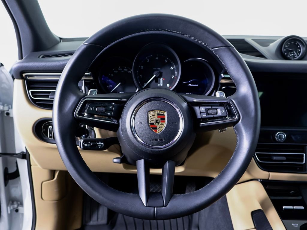 Certified 2025 Porsche Macan AWD/4WD image 10