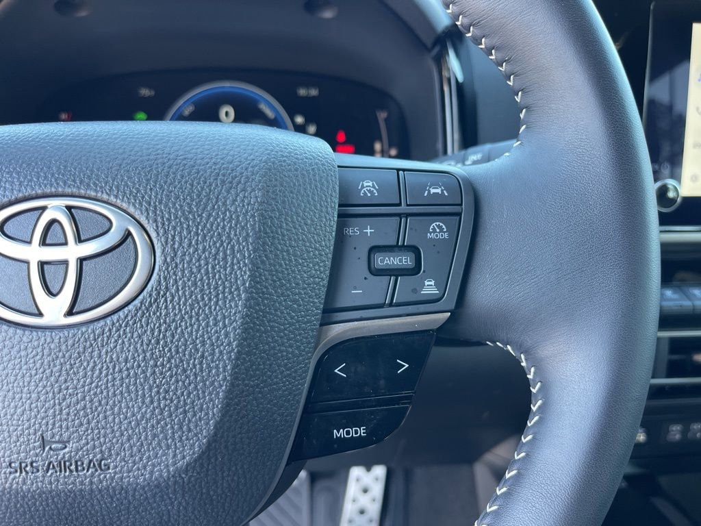 Used 2025 Toyota Camry SE image 18